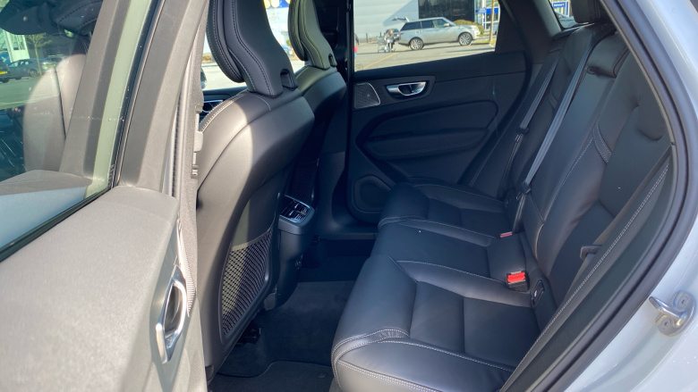 Volvo XC60 2.0 B5P Ultra Dark 5dr AWD Geartronic Petrol Estate